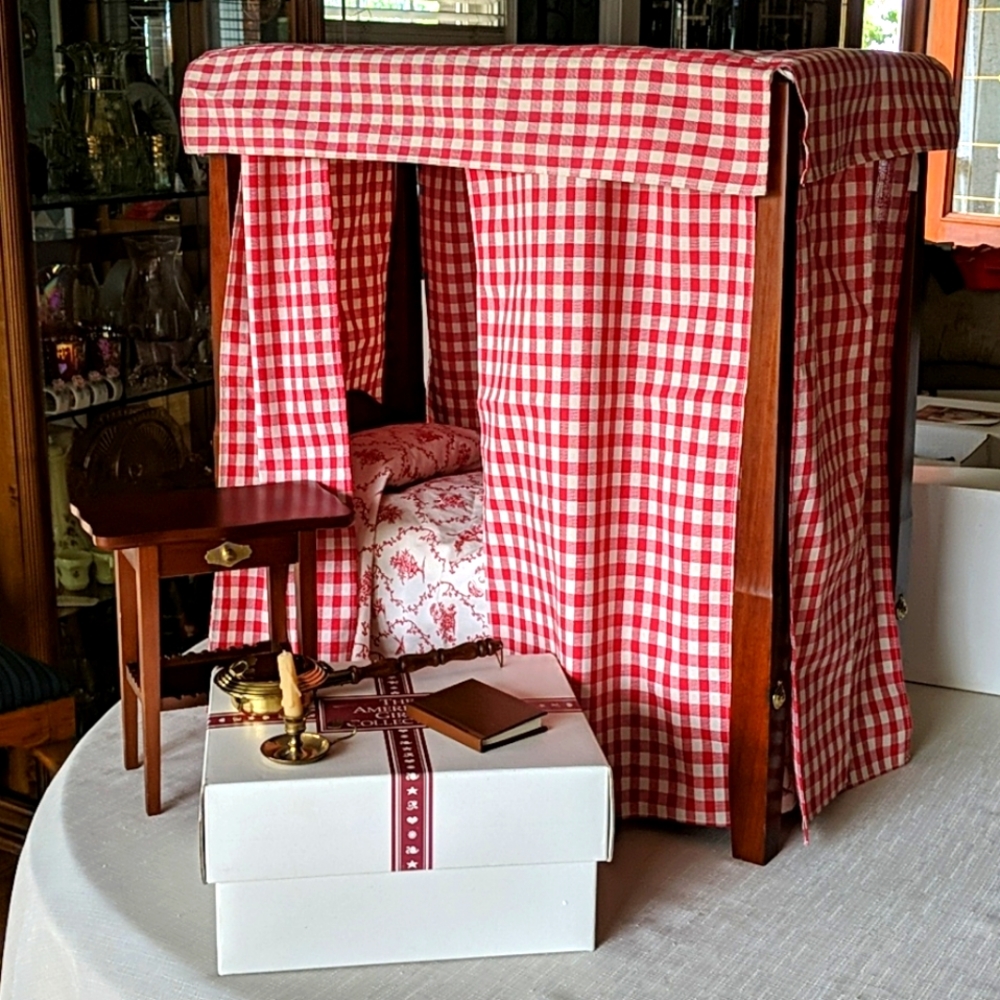 American Girl Felicity Bed and Dressing Table